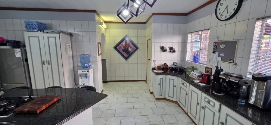 5 Bedroom Property for Sale in Wilkoppies North West